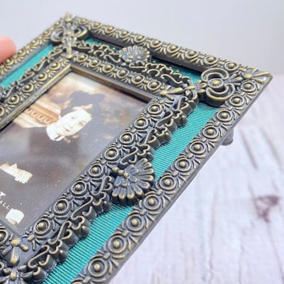 Vintage Picture Frame, Photo frame/Metal decorated Frame with flowers and plant - Picture 3 of 10